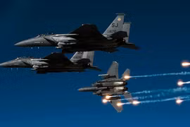 Mỹ vừa dùng siêu tiêm kích nào để dội bão lửa xuống Syria?
