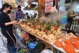Sôi động thị trường đồ lễ ông Công, ông Táo