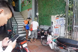 Gallery - Bé 3 tuổi bị bỏ quên trên xe trường Đồ Rê Mí - image 2
