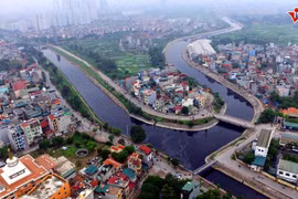 Ảnh: Những con sông chết đen quánh ở Hà Nội trước giờ hồi sinh