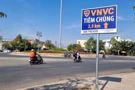 Loạt biển 'VNVC TIÊM CHỦNG' ở Quảng Ngãi 