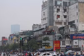 Phố phường Hà Nội nhếch nhác vì bảng quảng cáo