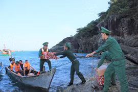 Lính trên vùng đảo Tây Nam Tổ quốc đón Tết Canh Tý 2020 rực nắng