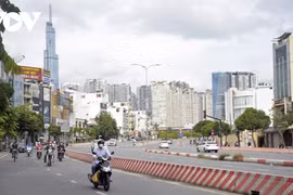 Người dân TP.HCM tất bật với cuộc sống “bình thường mới”