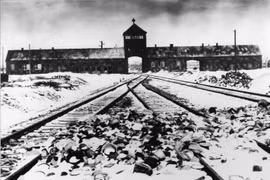 Vì sao quân đồng minh không ném bom trại Auschwitz của Hitler?