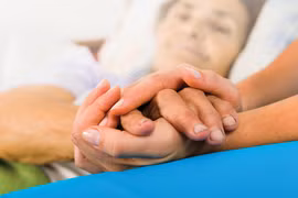 Khi con người sắp qua đời, giác quan nào hoạt động cuối cùng? 