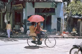 Ảnh đời thường gần gũi của Hà Nội những năm 1990 
