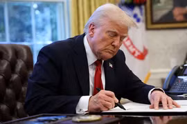 Tổng thống Trump áp thuế 25% với ô tô nhập khẩu vào Mỹ