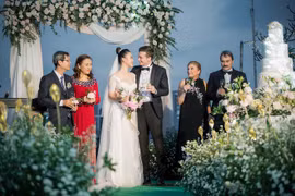 Gallery - HOÀNG OANH LY HÔN CHỒNG TÂY