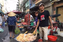 Gà nông dân bán rẻ như rau, tại sao ở chợ vẫn siêu đắt?