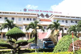 Bé sơ sinh nguy kịch vì bà đỡ cắt dây rốn bằng dao lam