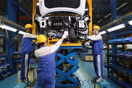Có nên chờ giảm lệ phí trước bạ rồi mới mua ô tô?