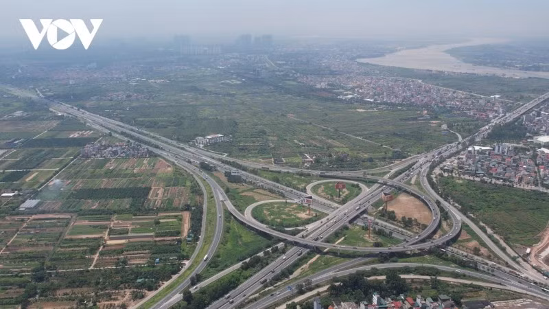 UBND phường Long Biên, Hà Nội đang triển khai dự án xây dựng tuyến mương Việt Hưng – Cầu Bây và hồ điều hòa Cự Khối trên địa bàn nhằm hoàn thiện hệ thống thoát nước theo quy hoạch, góp phần giải quyết tình trạng úng ngập cục bộ, cải thiện cảnh quan và môi trường khu vực phía Đông Thủ đô.