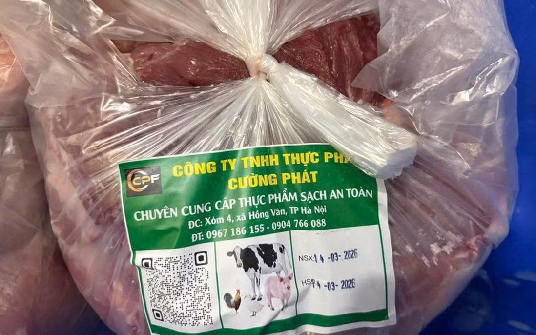Những túi thịt lợn được gắn mác "thực phẩm sạch an toàn" của Công ty TNHH Thực phẩm Cường Phát tiêu thụ tại các trường học, chợ đầu mối. Ảnh phunuvietnam.vn
