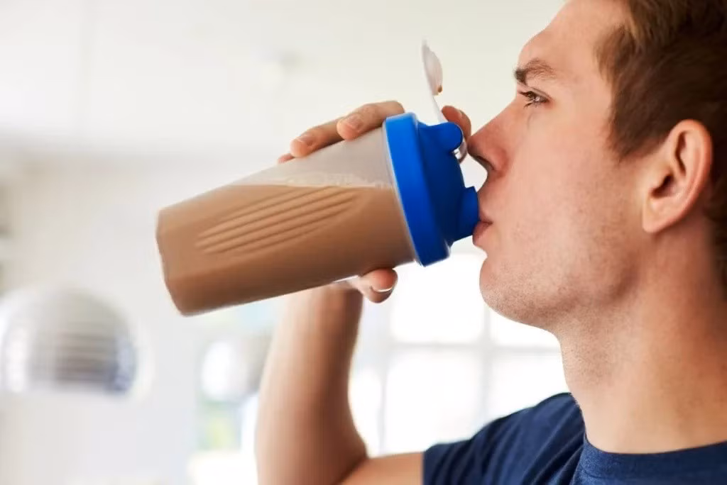 Carbs đơn giản có thể dẫn đến tăng đột biến lượng đường huyết, trong khi carbs phức tạp cung cấp năng lượng bền vững hơn. Ảnh: Shutterstock.