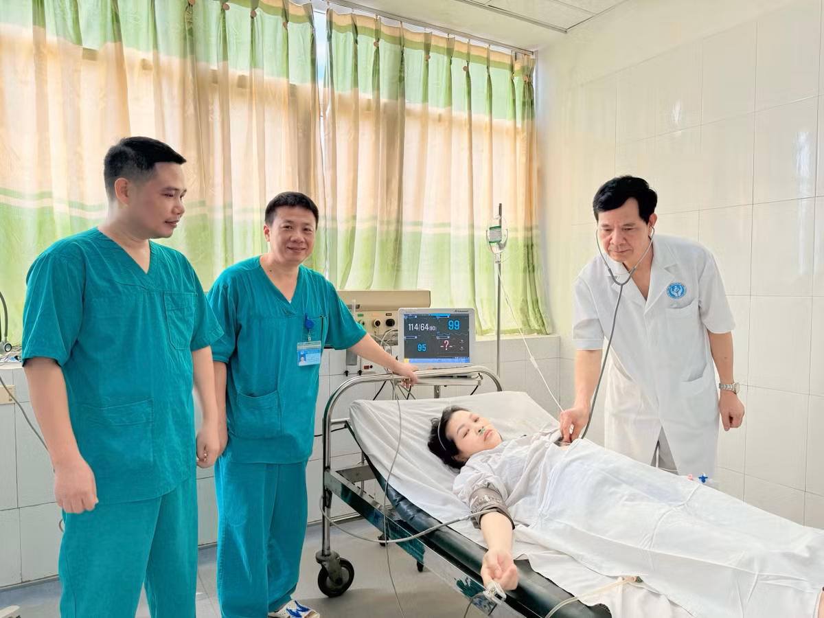 Bệnh nhân Luyến được theo dõi, hồi sức tích cực tại Phòng Hồi sức hậu phẫu của Khoa Phẫu thuật Gây mê hồi sức. Ảnh BV