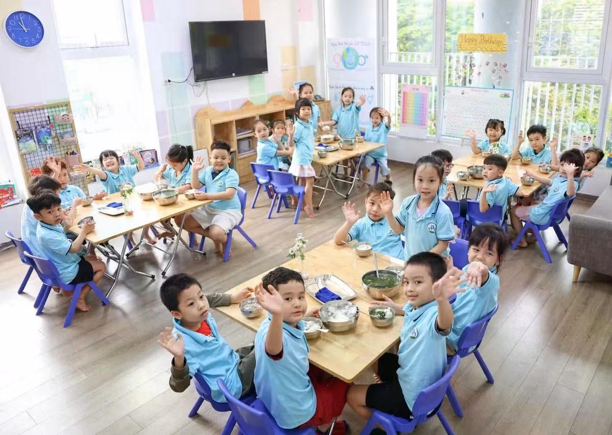 Từ năm học 2026-2027, Hà Nội nâng mức hỗ trợ bữa ăn bán trú cho học sinh tiểu học. Ảnh: MOET