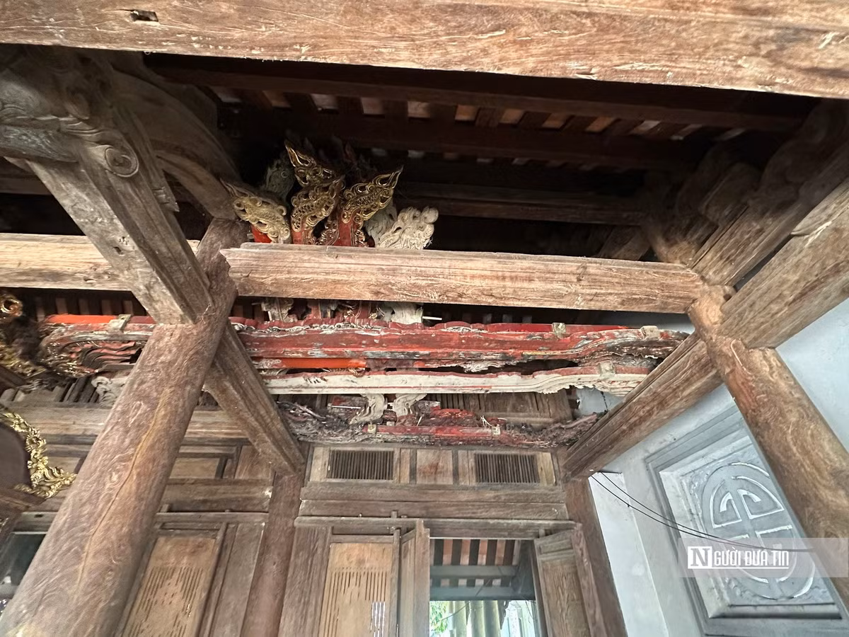 Ông Đinh Văn Dương, trước làm bảo vệ đền Bạch Vân, không giấu được sự xót xa: “Cụm di tích này không chỉ là chốn linh thiêng mà còn là công trình kiến trúc nghệ thuật đặc sắc hiếm có. Chúng tôi nóng lòng mong di tích sớm được tôn tạo, bảo vệ để yên tâm hơn vào mùa mưa bão cũng như những lúc có bà con, nhân dân đến thắp hương”.