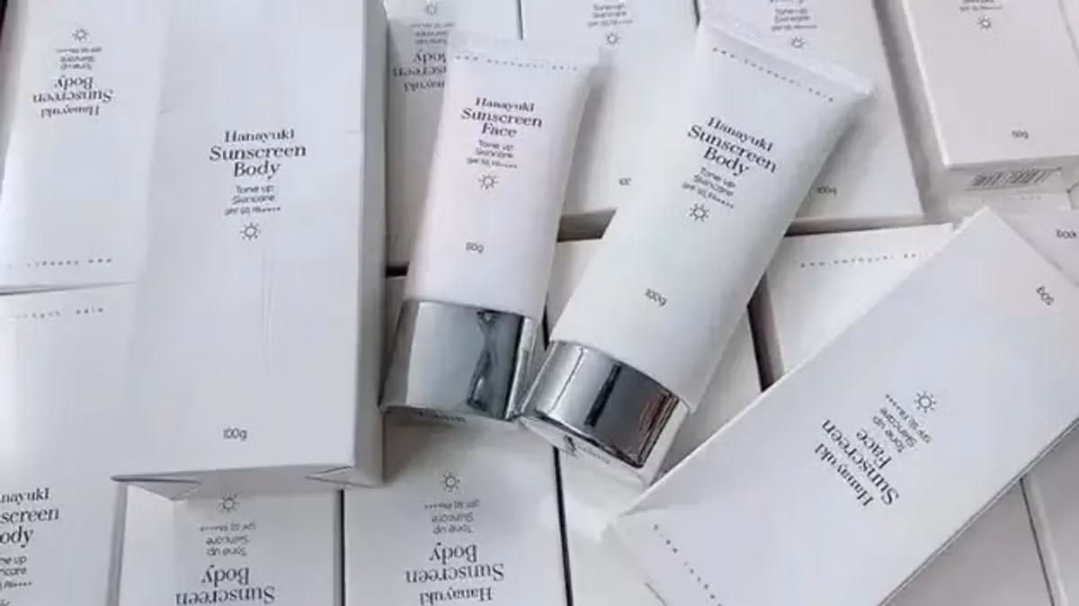 Lô sản phẩm kem chống nắng Hanayuki Sunscreen Body bị thu hồi. (Ảnh Đài PT&amp;TH Hà Nội).