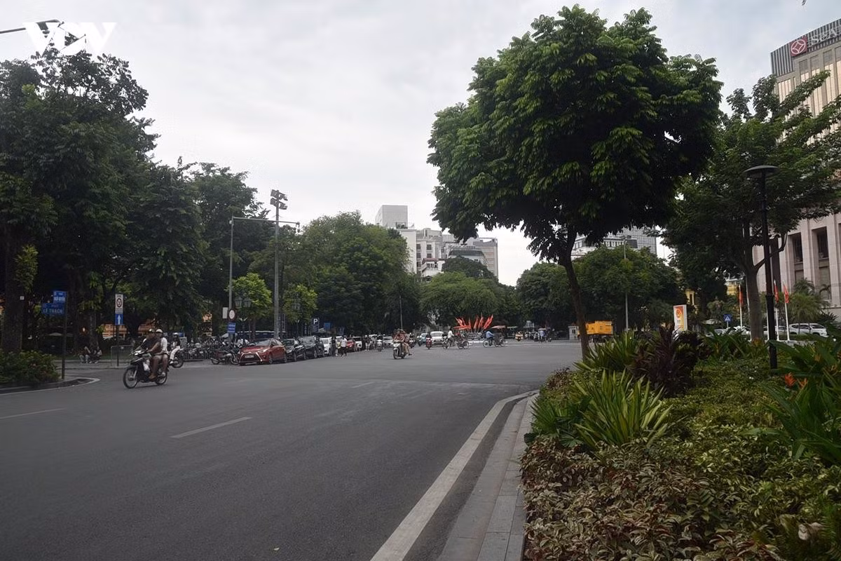 Kho bạc Đông Dương (nay là Ngân hàng Nhà nước) nằm gần vườn hoa Lý Thái Tổ cũng được đề xuất giữ lại cùng Ấu trĩ viện và Tòa Đốc lý.