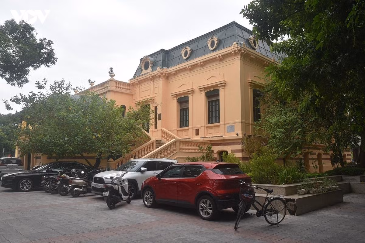 Ấu trĩ viện nằm trong khuôn viên Cung Thiếu nhi Hà Nội trên phố Lý Thái Tổ.
