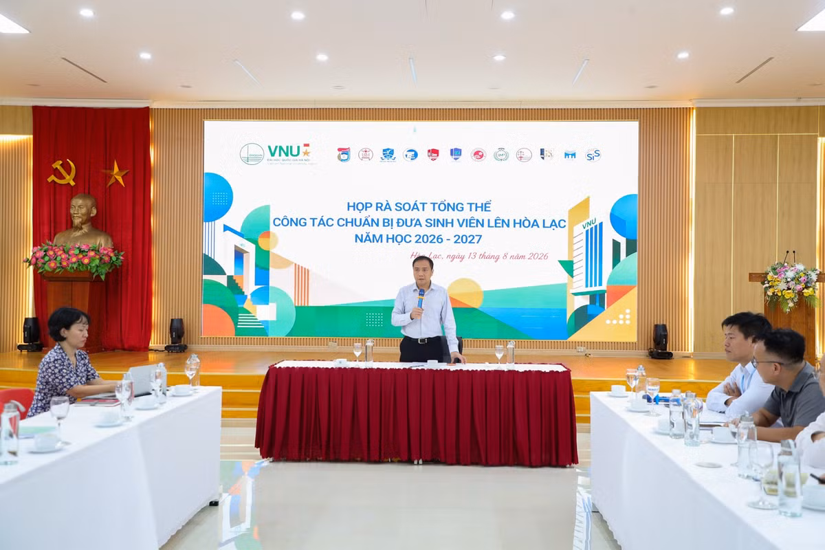 Tại Hòa Lạc, Phó Giám đốc Đại học Quốc gia Hà Nội (ĐHQGHN) Đào Thanh Trường vừa chủ trì buổi làm việc rà soát tổng thể công tác chuẩn bị đón sinh viên học tập tại Hòa Lạc năm học 2026–2027. Ảnh vnu