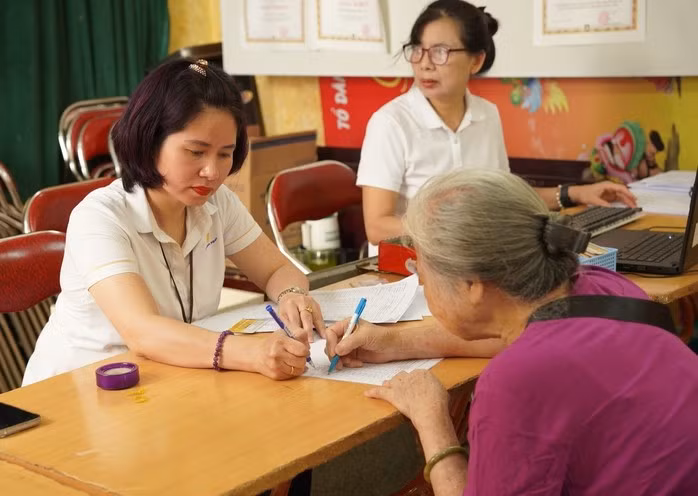 Hơn 3,5 triệu người được nhận gộp 2 tháng lương hưu, trợ cấp để ăn Tết. Ảnh minh hoạ
