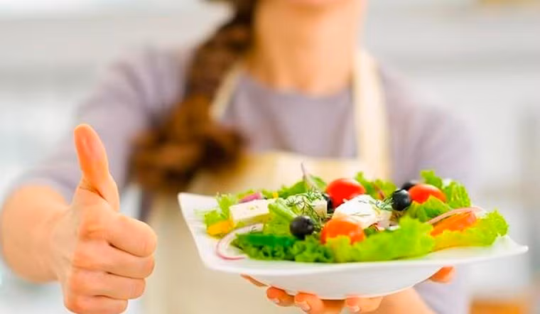 Giảm mỡ bụng không có nghĩa là nhịn ăn, mà là điều chỉnh lại cơ cấu dinh dưỡng. Ảnh minh họa/SKĐS