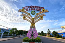 Cổng chào huyện Gò Công Đông