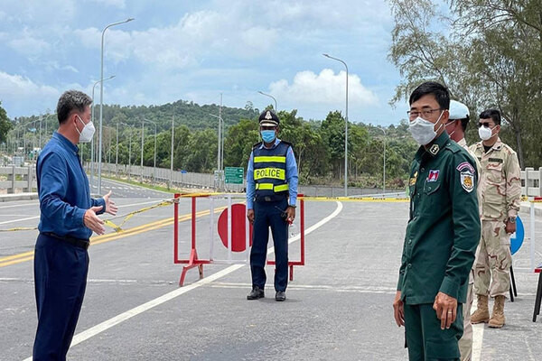 Dịch Covid-19: Campuchia duy trì phong tỏa nhiều nơi - Hình 2 Dich Covid-19: Campuchia duy tri phong toa nhieu noi-Hinh-2