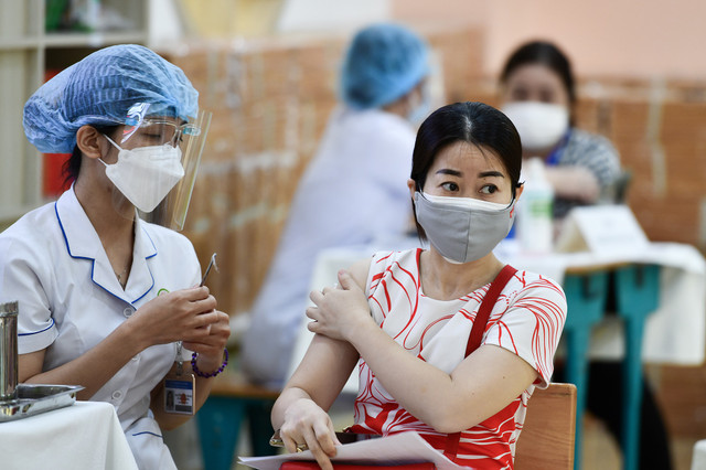TP.HCM: Hơn 60% người trên 18 tuổi đã tiêm 2 mũi vaccine Covid-19 TP.HCM: Hon 60% nguoi tren 18 tuoi da tiem 2 mui vaccine Covid-19