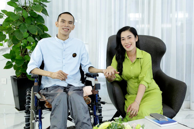 Cô gái miền Tây xinh đẹp yêu và cưới chàng trai nằm một chỗ - Hình 7 Co gai mien Tay xinh dep yeu va cuoi chang trai nam mot cho-Hinh-7
