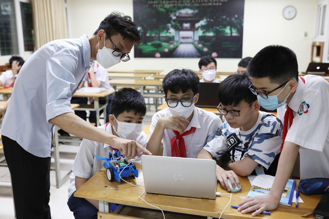 Học sinh chuẩn bị năm học mới: Phụ huynh lo “gánh” các khoản thu Hoc sinh chuan bi nam hoc moi: Phu huynh lo “ganh” cac khoan thu
