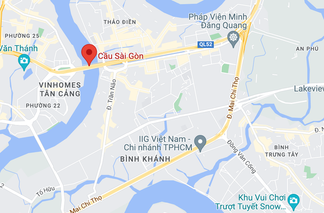 Dầu nhớt đổ xuống đường, nhiều người trượt té ở cầu Sài Gòn - Hình 3 Dau nhot do xuong duong, nhieu nguoi truot te o cau Sai Gon-Hinh-3