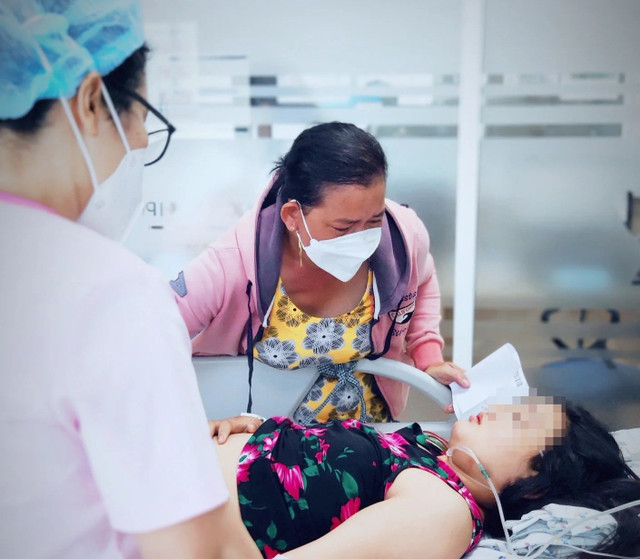 Bé 13 tuổi nguy kịch do uống quá nhiều nước ngọt và bánh kẹo Be 13 tuoi nguy kich do uong qua nhieu nuoc ngot va banh keo