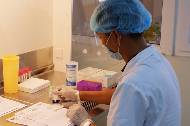 Biến chủng Omicron có phải liều vắc xin tự nhiên? - Hình 2 Bien chung Omicron co phai lieu vac xin tu nhien?-Hinh-2