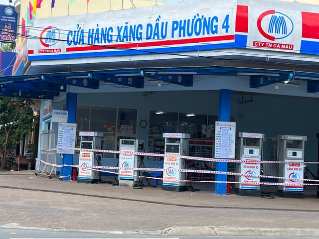 Hàng loạt cửa hàng xăng dầu ở Cà Mau dừng hoạt động Hang loat cua hang xang dau o Ca Mau dung hoat dong