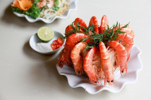 Giật mình bộ phận của tôm chứa “ổ vi khuẩn”, nhiều người vẫn ăn - Hình 3 Giat minh bo phan cua tom chua “o vi khuan”, nhieu nguoi van an-Hinh-3