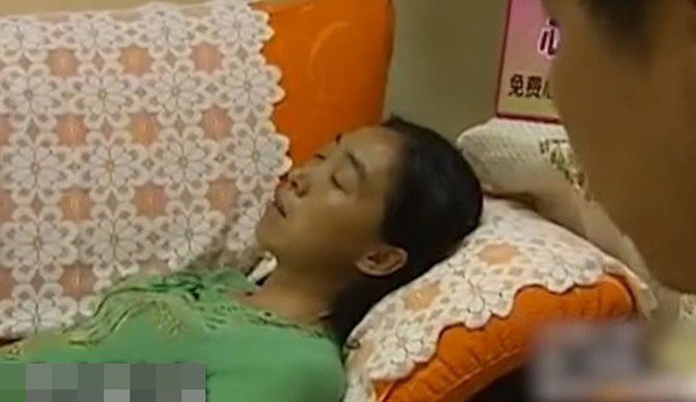 Người phụ nữ liệt 16 năm bất ngờ tự đi được, sự thật sốc - Hình 3 Nguoi phu nu liet 16 nam bat ngo tu di duoc, su that soc-Hinh-3