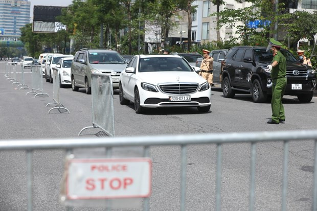 Hà Nội triển khai 39 chốt kiểm soát ở các tuyến đường ra, vào vùng đỏ Ha Noi trien khai 39 chot kiem soat o cac tuyen duong ra, vao vung do