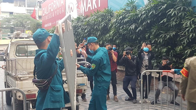 Dỡ phong tỏa chung cư 88 Láng Hạ, chỉ cách ly 2 tầng - Hình 2 Do phong toa chung cu 88 Lang Ha, chi cach ly 2 tang-Hinh-2