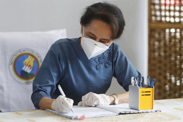 Quân đội tuyên bố nắm quyền lãnh đạo Myanmar trong 1 năm Quan doi tuyen bo nam quyen lanh dao Myanmar trong 1 nam