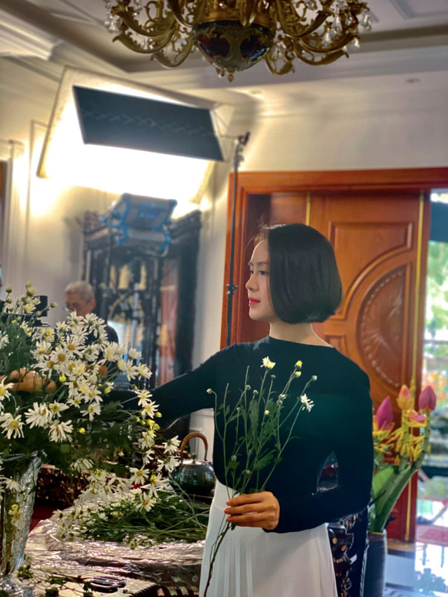 Hồng Diễm lầy lội ở hậu trường phim Hướng dương ngược nắng - Hình 16 Hong Diem lay loi o hau truong phim Huong duong nguoc nang-Hinh-16