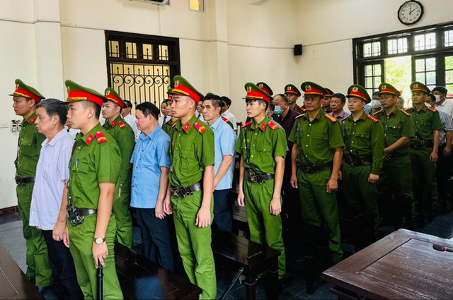 Cựu Bí thư Lào Cai Nguyễn Văn Vịnh bị tuyên 5 năm 6 tháng tù Cuu Bi thu Lao Cai Nguyen Van Vinh bi tuyen 5 nam 6 thang tu