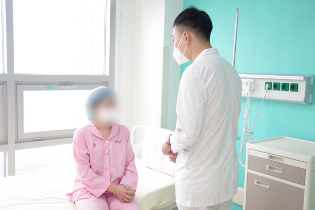 Ghép gan thành công cho bé 5 tuổi bị ung thư nguy kịch - Hình 2 Ghep gan thanh cong cho be 5 tuoi bi ung thu nguy kich-Hinh-2