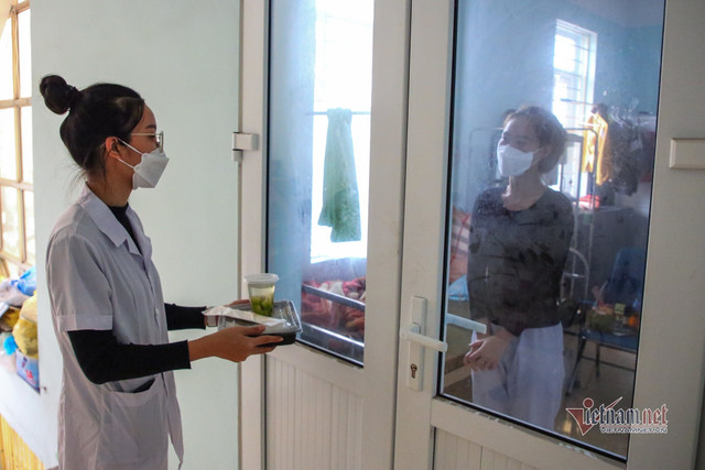 Nhân viên y tế phường quần quật từ sáng tới khuya khi Hà Nội đỉnh dịch - Hình 19 Nhan vien y te phuong quan quat tu sang toi khuya khi Ha Noi dinh dich-Hinh-19