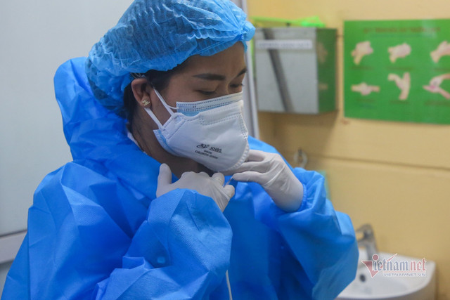 Nhân viên y tế phường quần quật từ sáng tới khuya khi Hà Nội đỉnh dịch - Hình 5 Nhan vien y te phuong quan quat tu sang toi khuya khi Ha Noi dinh dich-Hinh-5