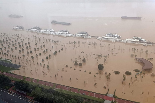Mưa lũ tàn phá Trung Quốc, hơn 100.000 người sơ tán Mua lu tan pha Trung Quoc, hon 100.000 nguoi so tan
