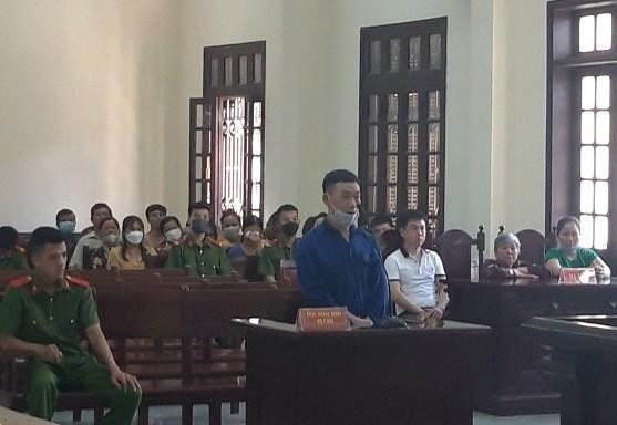 Tử hình người cha mua 15 lít xăng về đổ vào phòng con gái và cháu ngoại Tu hinh nguoi cha mua 15 lit xang ve do vao phong con gai va chau ngoai
