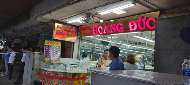 Nhân chứng kể về vụ nổ súng cướp tiệm vàng ở Huế Nhan chung ke ve vu no sung cuop tiem vang o Hue
